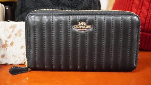 Coach WOMENS ACCORDION ZIP WALLET WITH LINEAR QUILTING