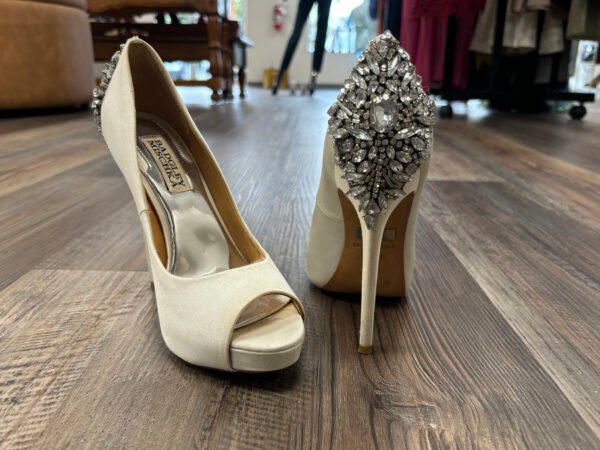 BADGLEY MISCHKA Ivory Satin Kiara Embellished Open Peep-Toe Stiletto Pumps